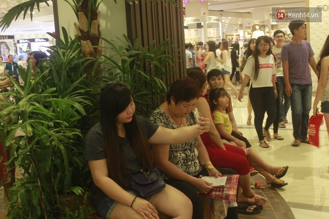 Ngày đầu khai trương, khu ăn uống của AEON MALL Bình Tân bán hết sạch từ sớm - Ảnh 7.