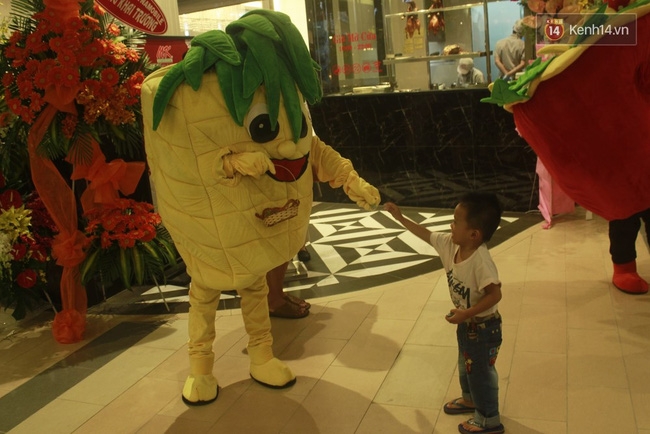 Ngày đầu khai trương, khu ăn uống của AEON MALL Bình Tân bán hết sạch từ sớm - Ảnh 8.