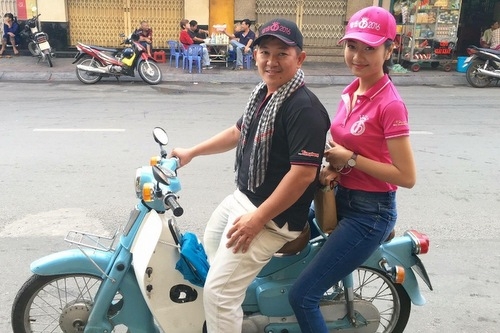 Hình ảnh giản dị của Kiều Vỹ trong chuyến hành trình nhân ái tại TP HCM.
