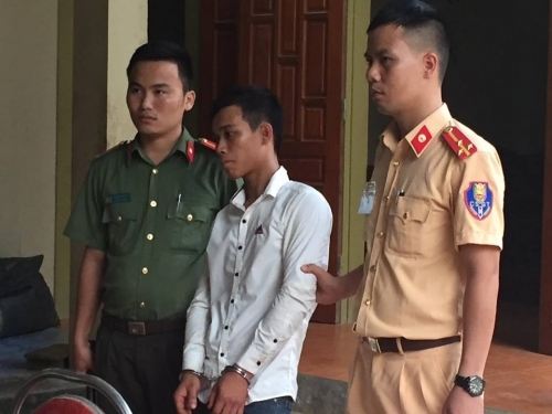 'Yêu râu xanh' vừa ra tù lại 'giở trò đồi bại' với cụ bà 63 tuổi - Ảnh 1
