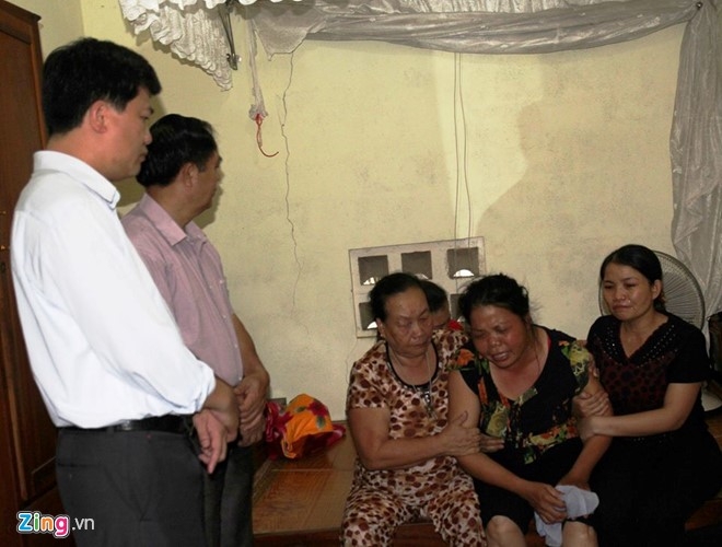 Ban be, nguoi than vat va ben quan tai nu sinh bi lu cuon hinh anh 4