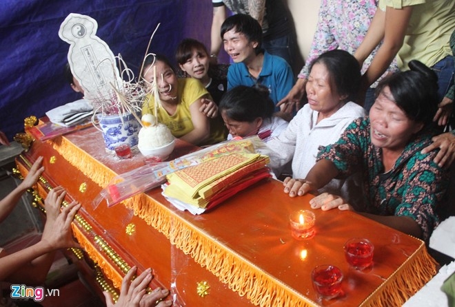 Ban be, nguoi than vat va ben quan tai nu sinh bi lu cuon hinh anh 9