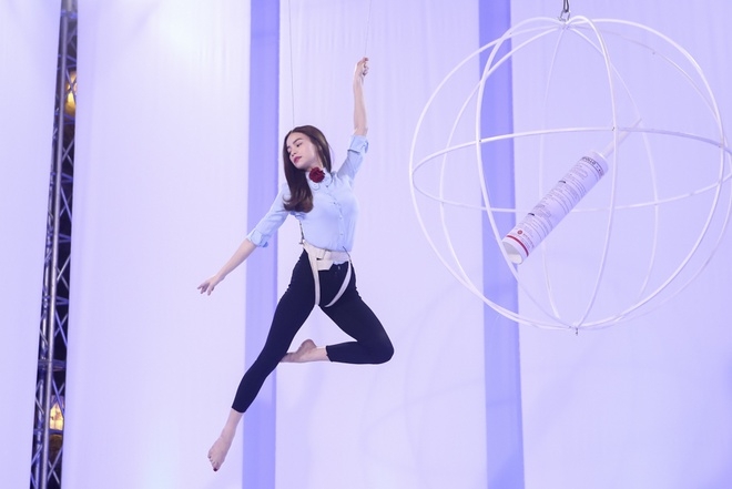 Mai Phương Thúy giật mình khi Phạm Hương hét học trò