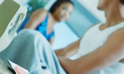 Chồng mua hộ đồng nghiệp nữ rất nhiều bao cao su