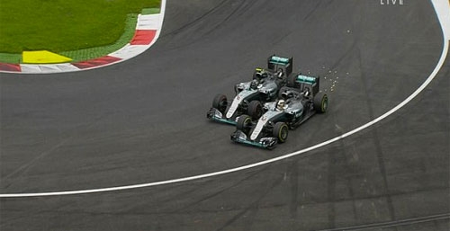 hamilton-thang-chang-dua-tai-ao-sau-va-cham-nay-lua-voi-rosberg-1
