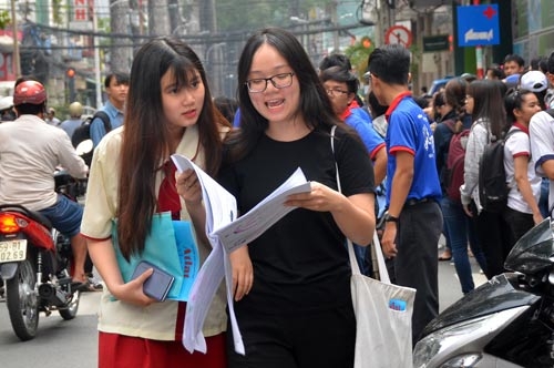 Thí sinh phấn khởi vì đề ngày thi thứ ba khá dễ Ảnh: Tấn Thạnh