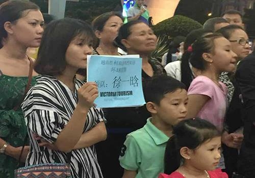 huong-dan-vien-trung-quoc-bi-to-mao-danh-nguoi-viet-de-lam-du-lich