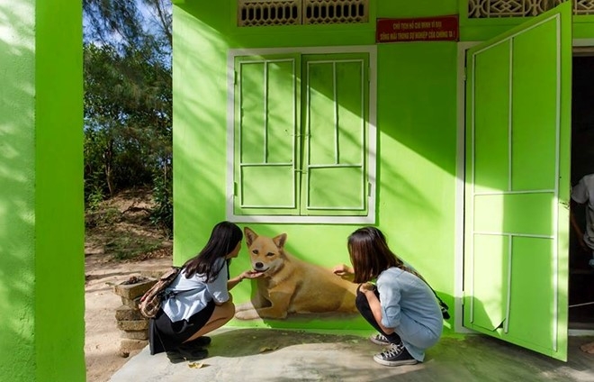 Lang bich hoa dau tien tai Viet Nam thu hut gioi tre hinh anh 3