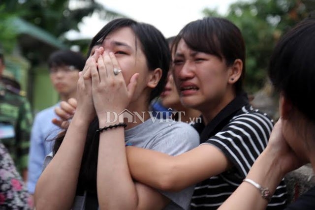 quan long dua tien nu sinh tu nan khi di tinh nguyen ve voi dat me hinh anh 1