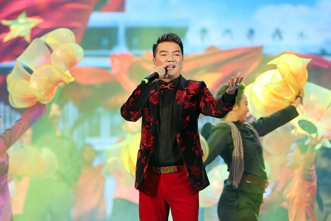 Thu Minh mac ruom ra trong chuong trinh nhac cach mang hinh anh 5