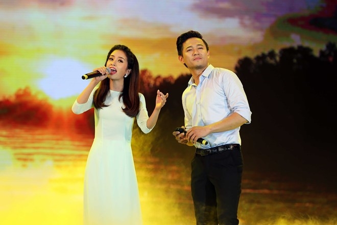 Thu Minh mac ruom ra trong chuong trinh nhac cach mang hinh anh 8