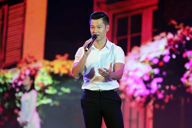 Thu Minh mac ruom ra trong chuong trinh nhac cach mang hinh anh 9
