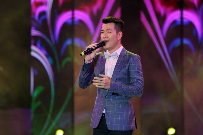 Thu Minh mac ruom ra trong chuong trinh nhac cach mang hinh anh 10