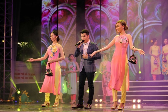 Thu Minh mac ruom ra trong chuong trinh nhac cach mang hinh anh 12