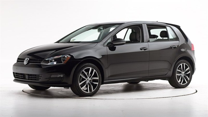 Volswagen triệu hồi Jetat, Golf, Passat để thay thế đầu xi-lanh