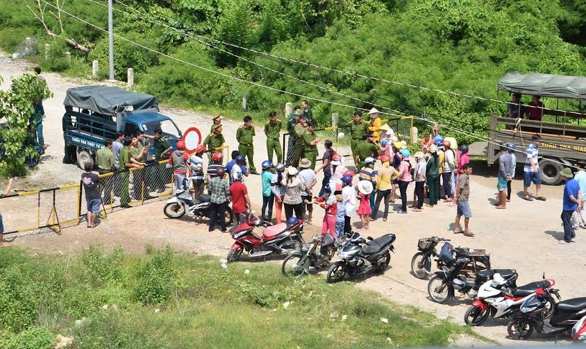 vu cong an, bo doi bi bat giu trai phep: ngu dan noi co khuat tat? hinh anh 1