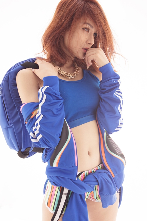 diep-lam-anh-mac-sexy-co-vu-bong-da-9