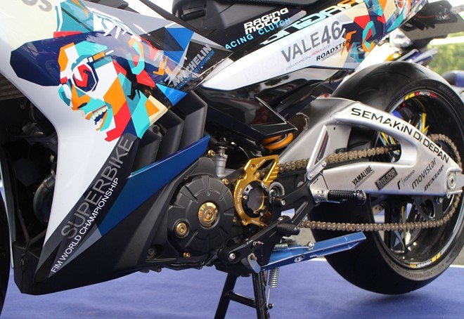 Exciter phong cach Valentino Rossi vo dich cuoc thi xe do hinh anh 2