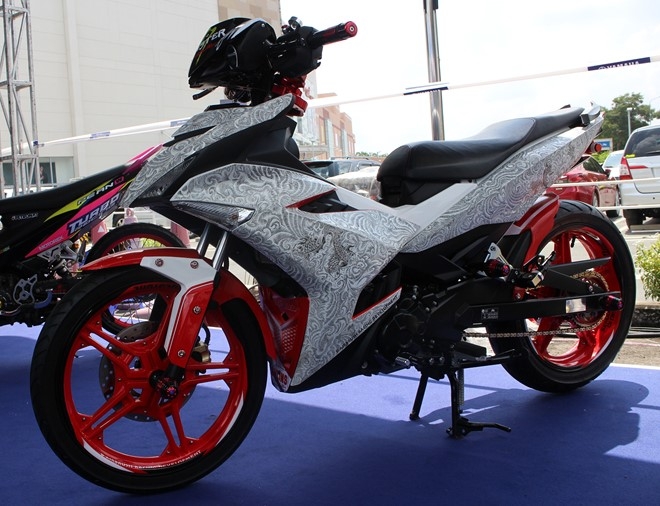 Exciter phong cach Valentino Rossi vo dich cuoc thi xe do hinh anh 13