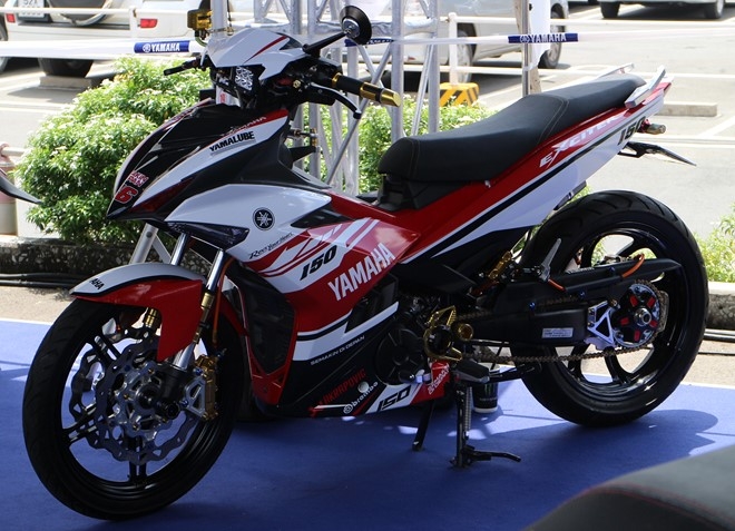 Exciter phong cach Valentino Rossi vo dich cuoc thi xe do hinh anh 14