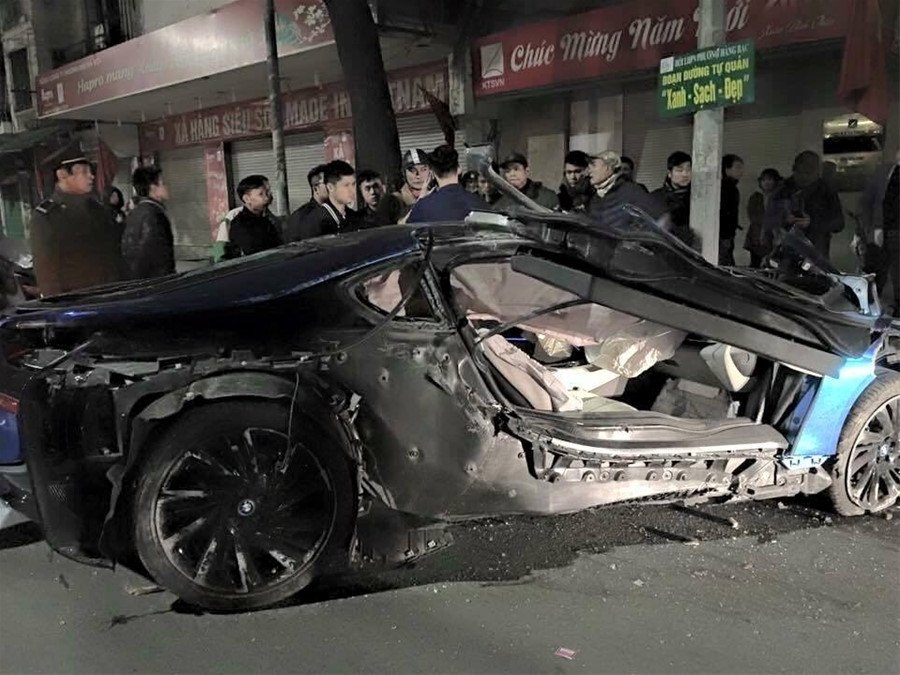 Hàng loạt siêu xe bạc tỷ gây tai nạn kinh hoàng hình ảnh 2 hang loat sieu xe bac ty gay tai nan kinh hoang hinh anh 2