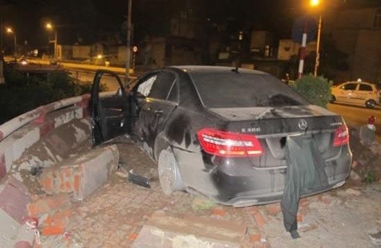 Hàng loạt siêu xe bạc tỷ gây tai nạn kinh hoàng hình ảnh 7 hang loat sieu xe bac ty gay tai nan kinh hoang hinh anh 7