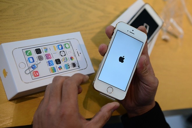 iPhone 5S lam mua lam gio o nhom tam trung tai VN hinh anh 1
