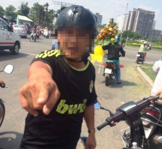 giả danh, công an, quận 2, quận 7, bán hàng rong, mạo danh, giả mạo công an