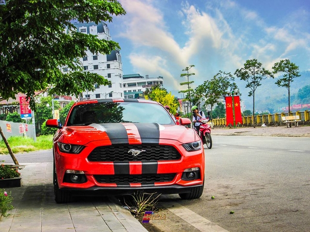  Ford Mustang 2015 của tay chơi Lào Cai lúc chưa phẫu thuật. 