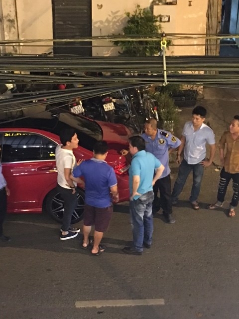 Ô tô của Trường Giang bị húc móp đuôi khi đang đỗ ven đường - ảnh 2