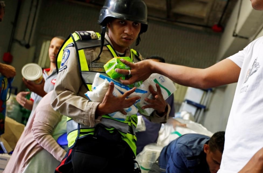Venezuela: Sieu thi trong, giay ve sinh gia 30 USD mot cuon hinh anh 3