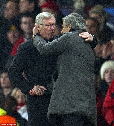 vi sao sir alex ferguson het long ung ho jose mourinho o mu? hinh 2