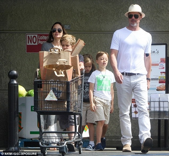 Angelina Jolie và Brad Pitt xuất hiện bên nhau đập tan tin đồn ly hôn 2