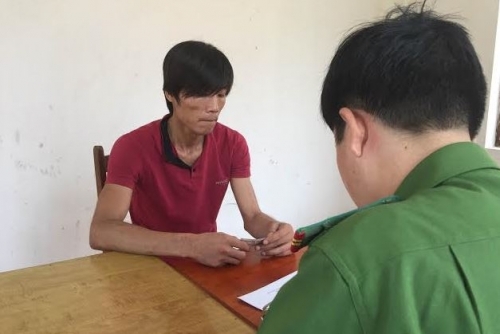 Con lên cơn ngáo đá, châm lửa thiêu trụi nhà mẹ kế - Ảnh 1