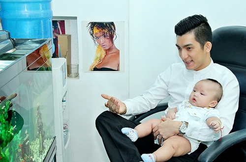 phi-thanh-van-mua-bao-hiem-gia-tri-10-ty-cho-con-trai-5
