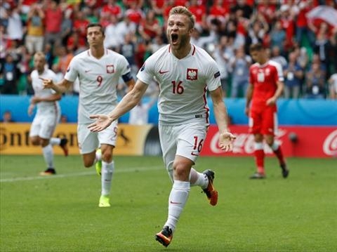 Ronaldo va Bale xung vuong tren Facebook mua Euro hinh anh