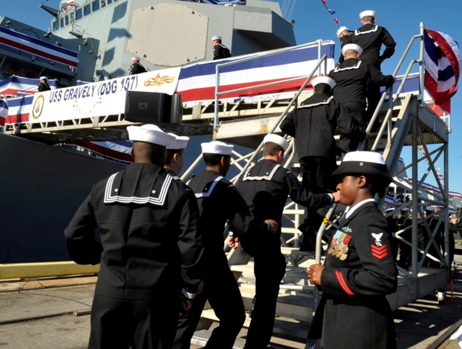 uy luc khu truc uss gravely suyt dung do tau chien nga o dia trung hai hinh 2