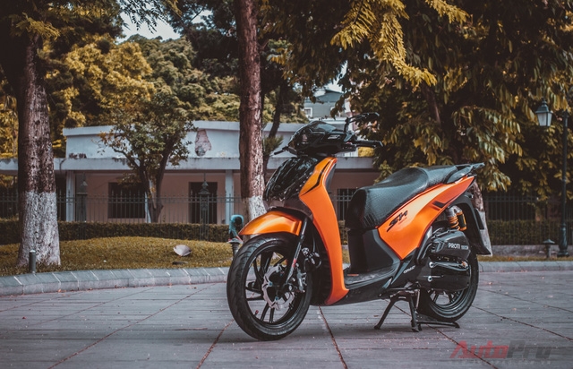  Dù không còn ở thời kỳ hoàng kim nhưng Honda SH vẫn là một đế chế trong phân khúc xe tay ga tại Việt Nam. Trong những năm gần đây, phong trào độ xe tại Việt Nam đang phát triển rất nhanh và mạnh, từ ô tô tới xe máy. Honda SH cũng không phải ngoại lệ. 