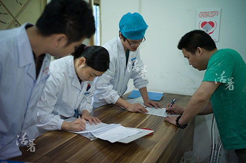 cuoc vuot can bat chap tinh mang cua me tat nguyen khien trieu nguoi roi le - 12