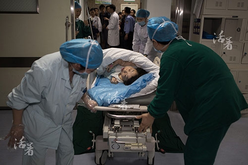 cuoc vuot can bat chap tinh mang cua me tat nguyen khien trieu nguoi roi le - 13