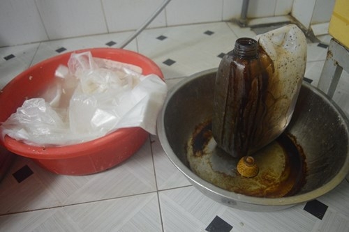 Đột kích cơ sở sản xuất bò viên bằng... thịt heo, hương liệu - ảnh 3