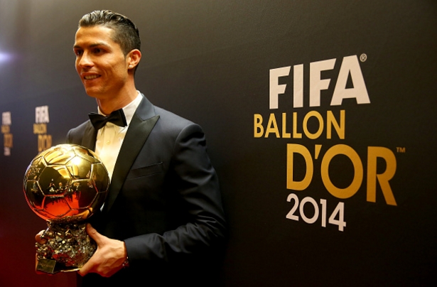 Khong can vo dich EURO, Ronaldo van co Qua bong vang hinh anh 3