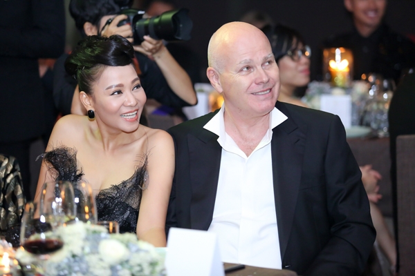 thu-minh-nong-bong-di-event-cung-chong-tay-2