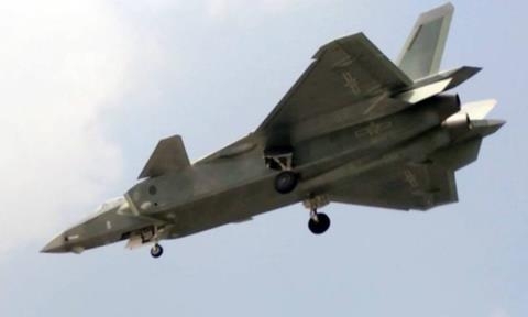 Trung Quoc mang J-20 thach thuc F-22 My o Bien Dong