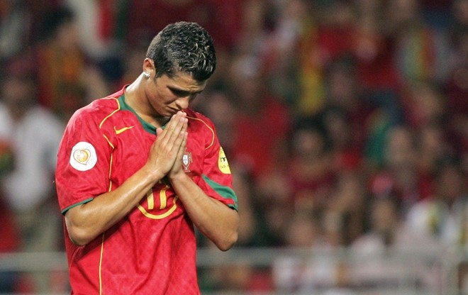 Vi sao Messi se khong bao gio bang Ronaldo hinh anh 1