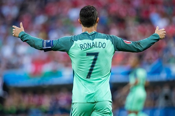 Vi sao Messi se khong bao gio bang Ronaldo hinh anh 2