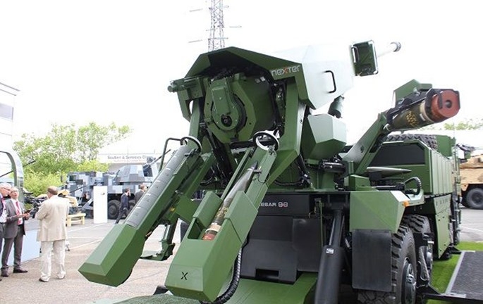Cánh tay máy tiếp đạn cho pháo tự hành Caesar mới - ảnh 3