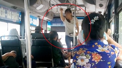 Clip nhân viên xe buýt quát, dọa đuổi ông lão vì 5.000 đồng gây phẫn nộ - ảnh 3
