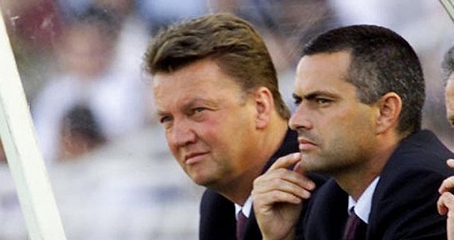 Mourinho quét sạch dấu tích của Louis van Gaal tại sân tập của Man United