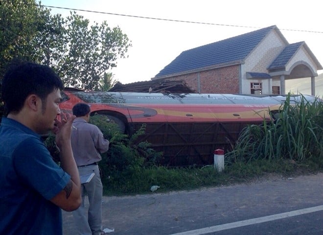 Tai xe xe khach tong sap nha dan nhieu lan buon ngu hinh anh 2